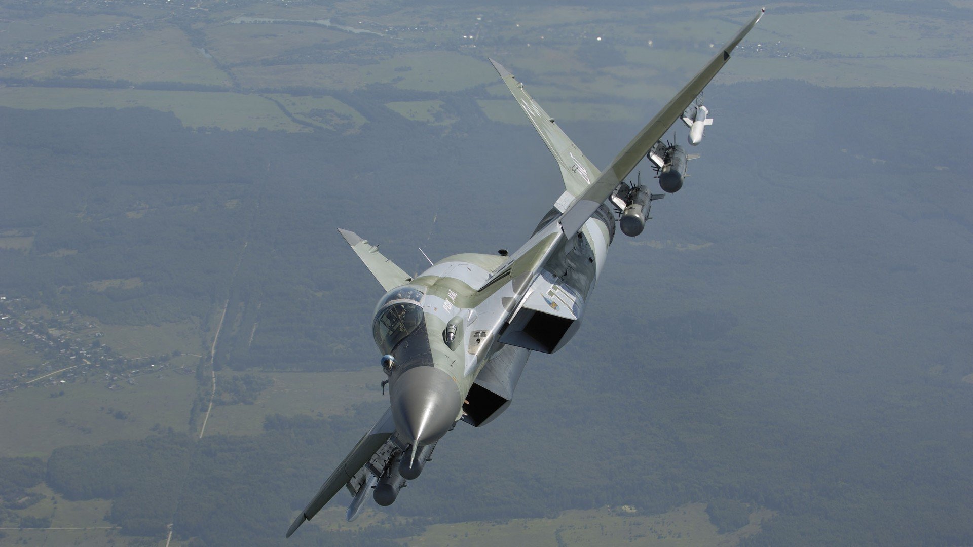 乌拉圭队中场贝尔特拉在巴黎奥运会上展现出强大的进攻组织能力